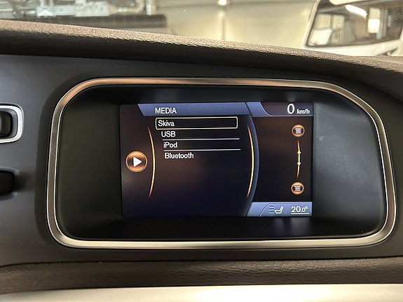 Volvo V40 24 of 26