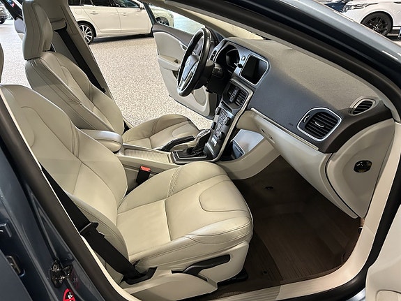 Volvo V40 19 of 26