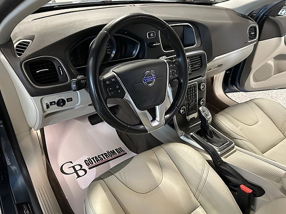 Volvo V40 14 of 26