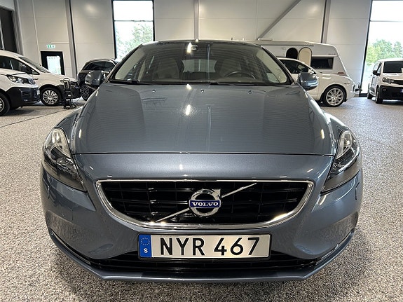 Volvo V40 11 of 26