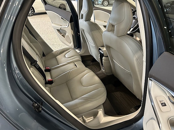 Volvo V40 18 of 26