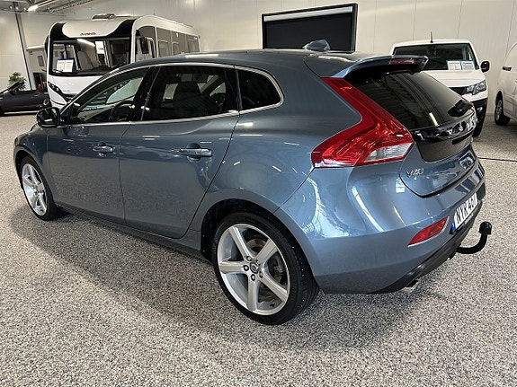 Volvo V40 2 of 26