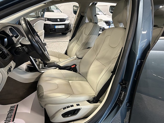 Volvo V40 15 of 26