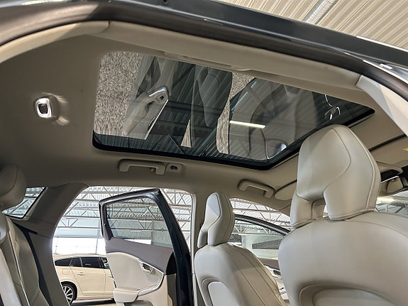 Volvo V40 21 of 26