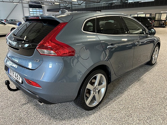 Volvo V40 4 of 26