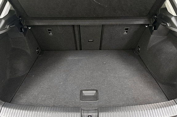 Volkswagen T-Roc 17 of 21