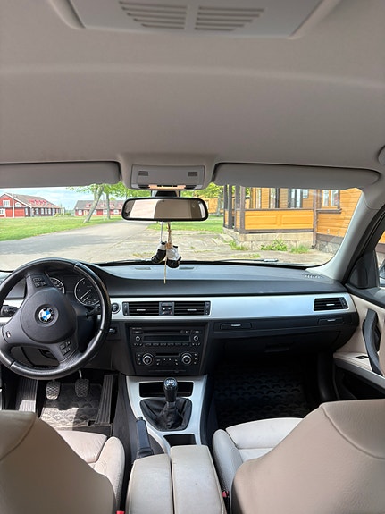 BMW 320d 8 of 11