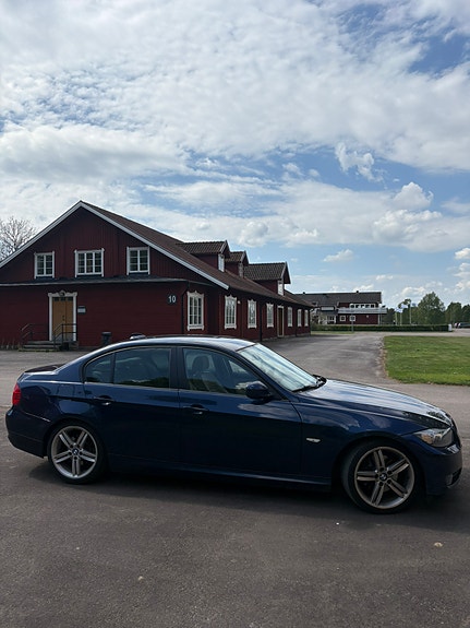 BMW 320d 2 of 11
