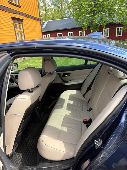 BMW 320d 9 of 11