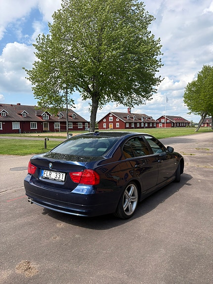 BMW 320d 3 of 11