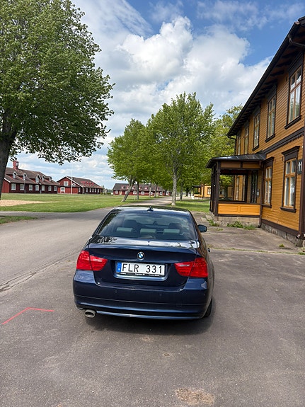BMW 320d 4 of 11