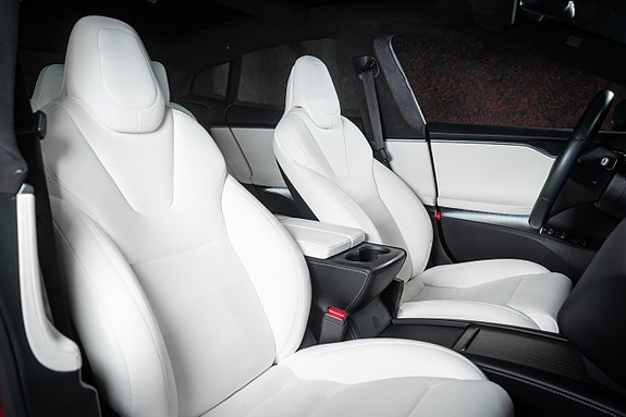 Tesla Model S 24 of 27
