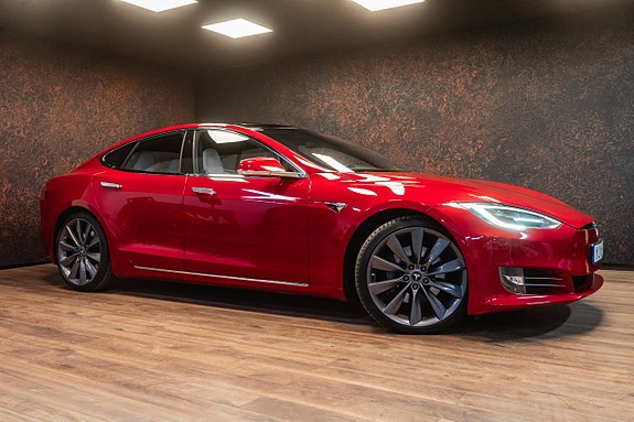 Tesla Model S 2 of 27