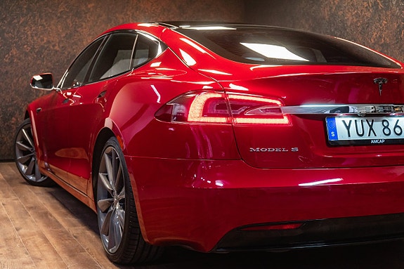 Tesla Model S 8 of 27