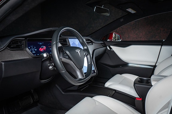 Tesla Model S 16 of 27
