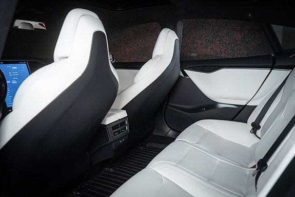 Tesla Model S 26 of 27
