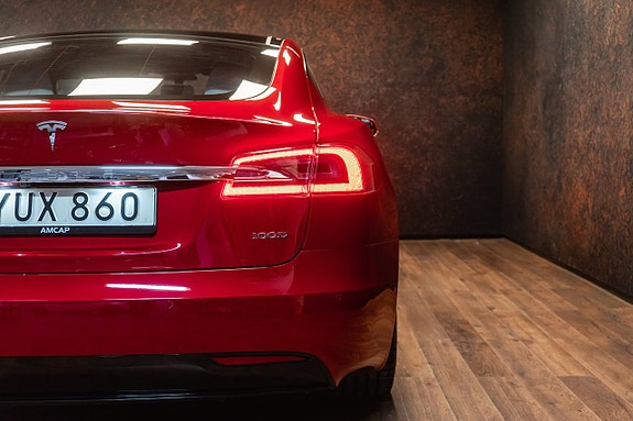 Tesla Model S 10 of 27