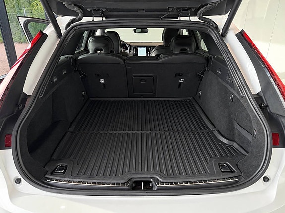 Volvo V90 10 of 16