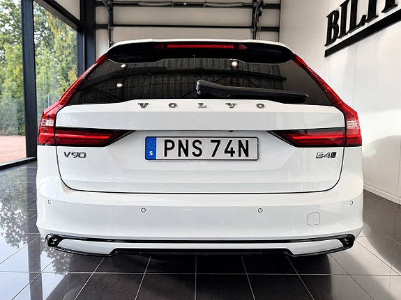 Volvo V90 3 of 16