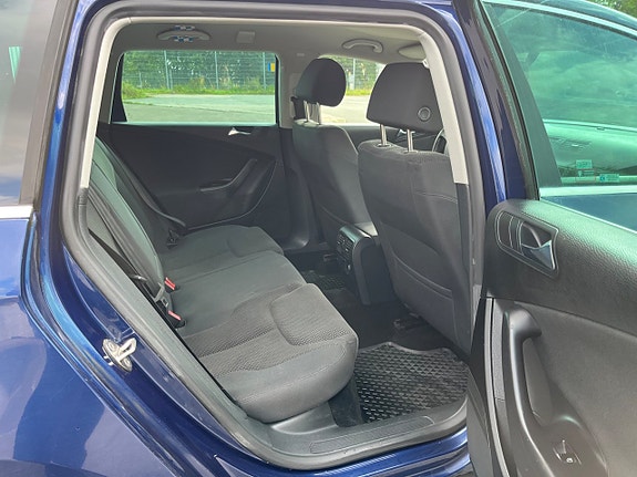 Volkswagen Passat 9 of 13