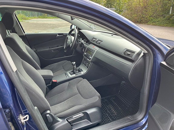 Volkswagen Passat 8 of 13