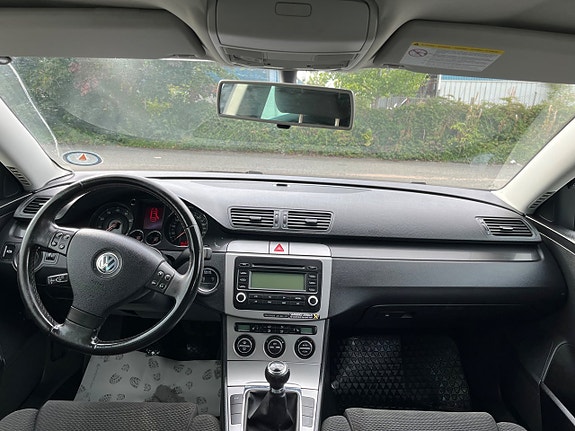 Volkswagen Passat 11 of 13