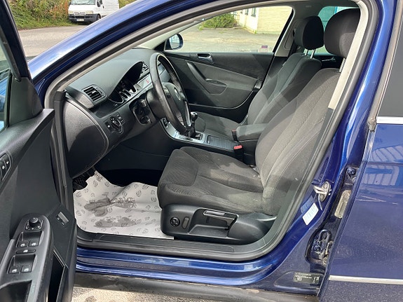 Volkswagen Passat 12 of 13