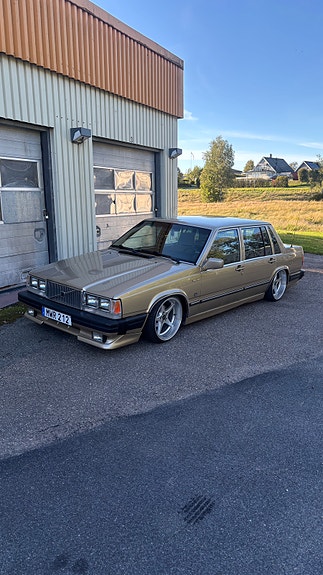 Volvo 740 2 of 6