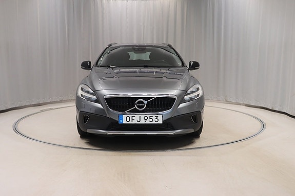 Volvo V40 Cross Country 2 of 10