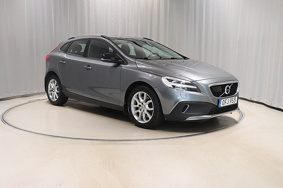 Volvo V40 Cross Country 3 of 10