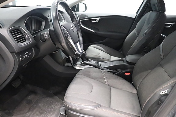 Volvo V40 Cross Country 8 of 10