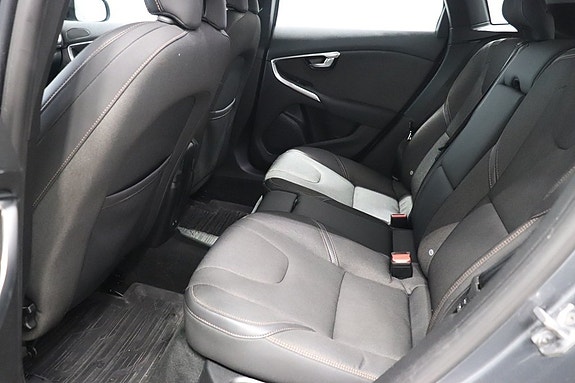 Volvo V40 Cross Country 9 of 10