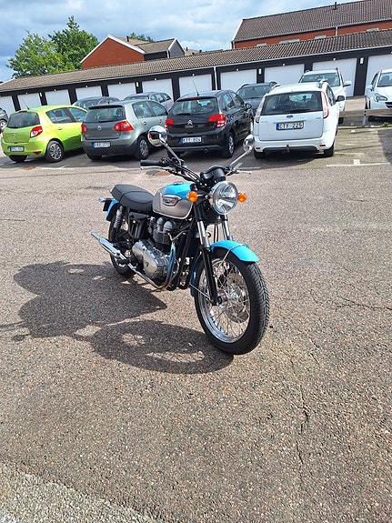 Triumph Bonneville 2 of 4
