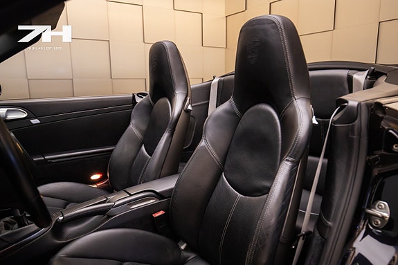 Porsche 911 Carrera 4S 17 of 22