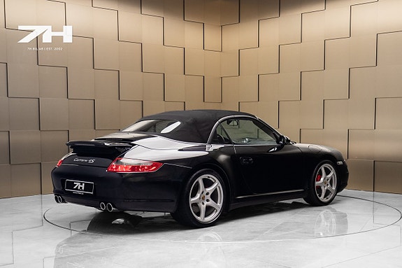 Porsche 911 Carrera 4S 5 of 22