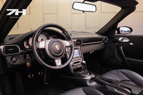 Porsche 911 Carrera 4S 9 of 22