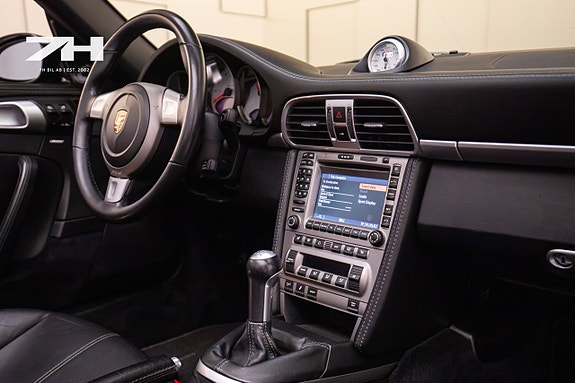 Porsche 911 Carrera 4S 16 of 22