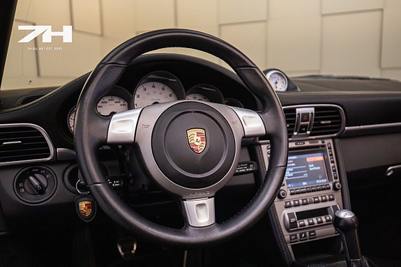 Porsche 911 Carrera 4S 11 of 22