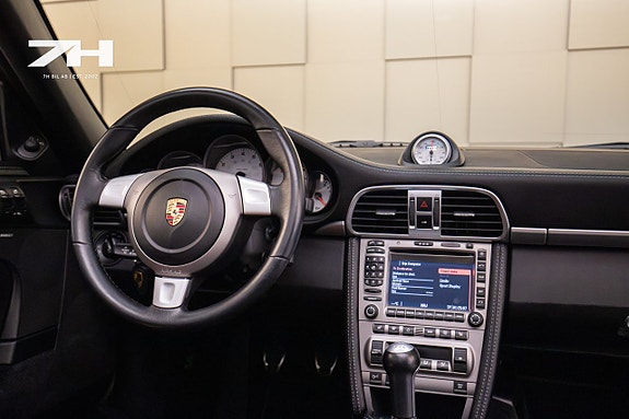 Porsche 911 Carrera 4S 13 of 22