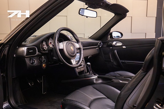 Porsche 911 Carrera 4S 21 of 22