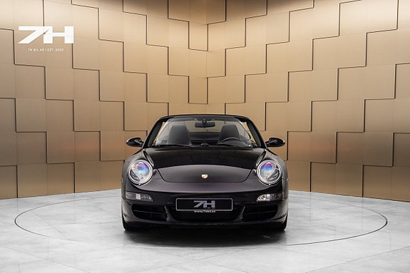 Porsche 911 Carrera 4S 8 of 22