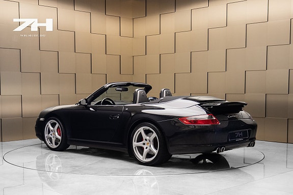 Porsche 911 Carrera 4S 3 of 22