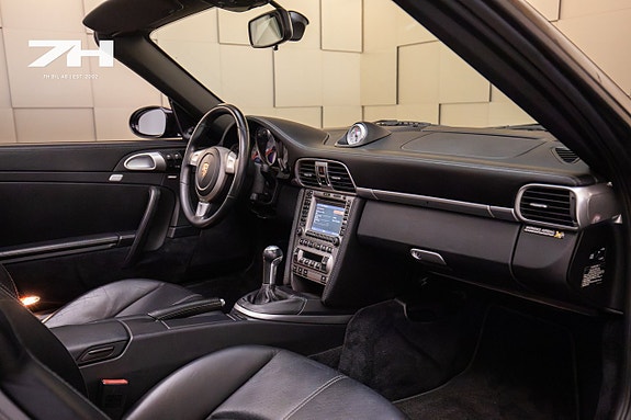 Porsche 911 Carrera 4S 15 of 22