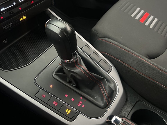 Seat Arona 23 of 30