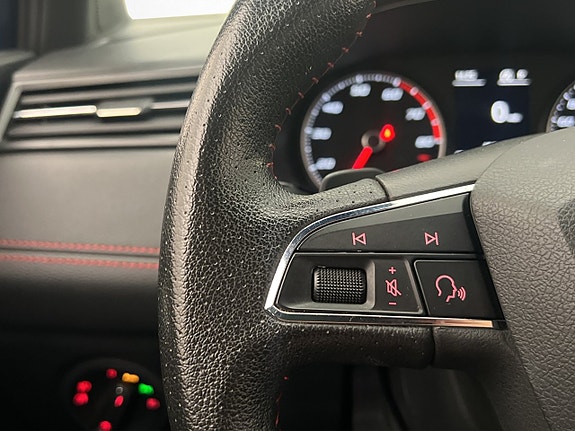 Seat Arona 17 of 30