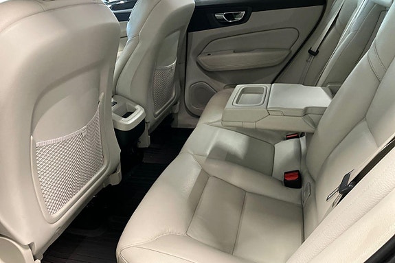Volvo XC60 12 of 29