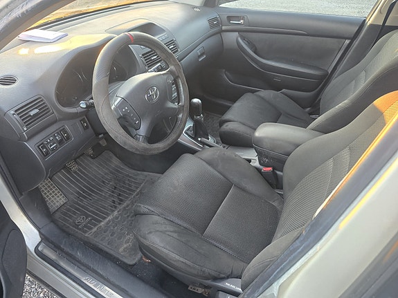 Toyota Avensis 5 of 6