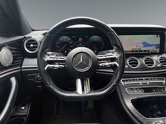 Mercedes-Benz E300 9 of 19