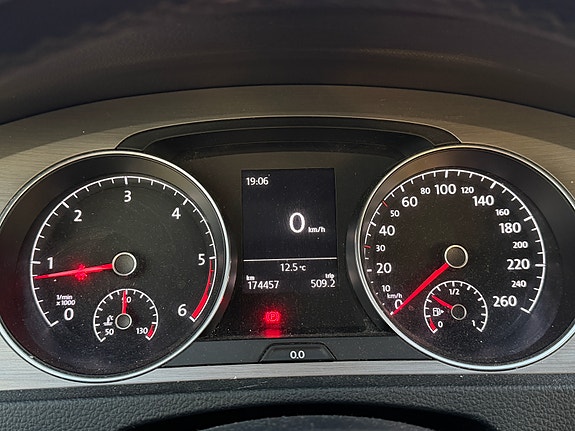 Volkswagen Golf VII 5 of 9