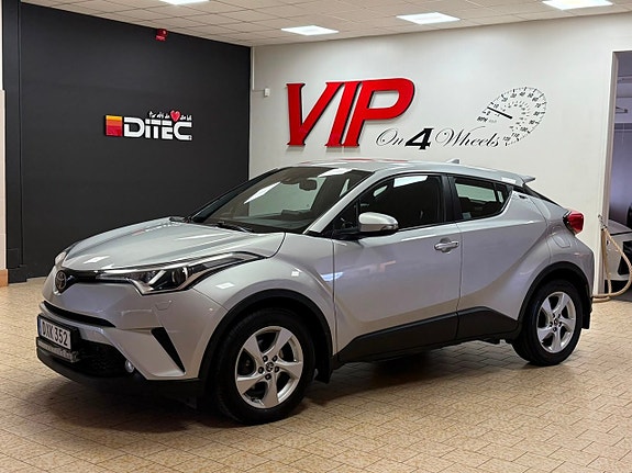 Toyota C-HR 2 of 24